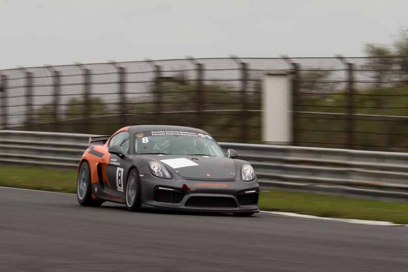 Illustration for article titled Editing Pictures of Porsches